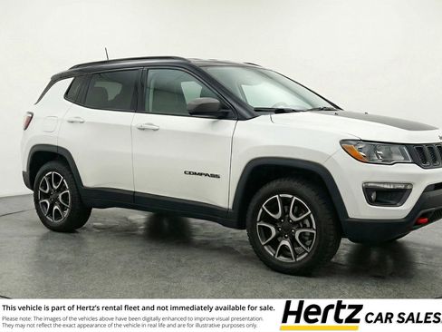 Used 2025 Jeep Compass Trailhawk AWD/4WD image 1