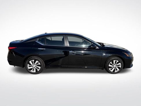 Used 2025 Nissan Altima 2.5 S image 10