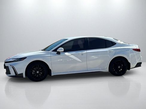 Used 2025 Toyota Camry SE w/ Convenience Package image 8