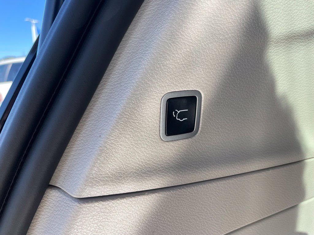 Used 2023 Chrysler Pacifica Touring-L FWD image 30