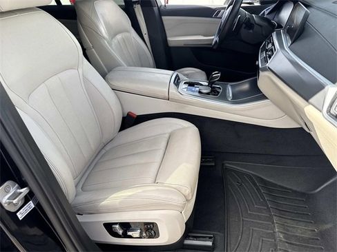 Used 2021 BMW X5 sDrive40i w/ M Sport Package image 11