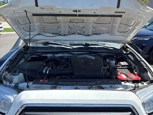 Used 2022 Toyota Tacoma SR5 AWD/4WD image 19