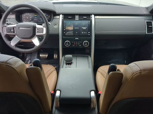Used 2025 Land Rover Discovery Dynamic SE AWD/4WD image 15