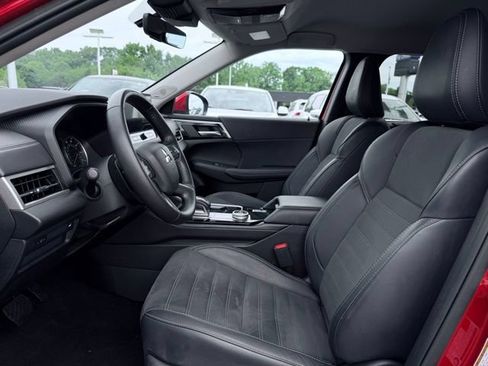 Used 2025 Mitsubishi Outlander SE AWD/4WD image 18