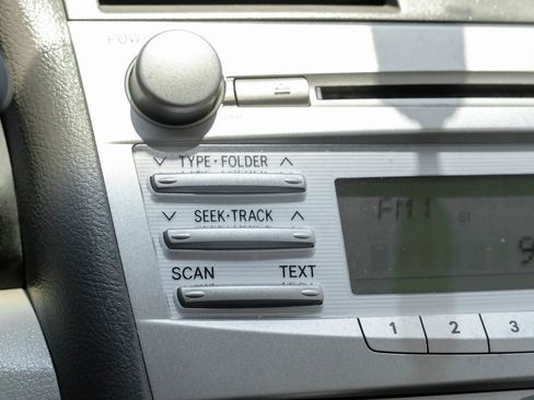 Used 2011 Toyota Camry FWD image 30