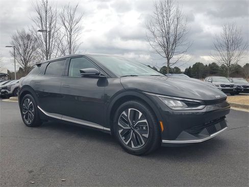 Certified 2022 Kia EV6 Light image 3