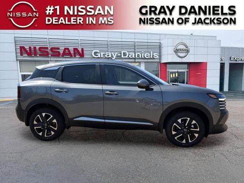 New 2025 Nissan Kicks SV w/ SV Premium Package image 2