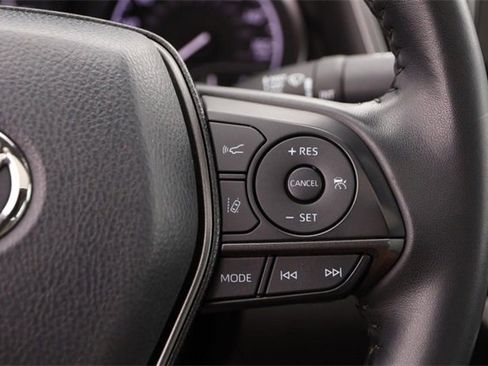 Used 2022 Toyota Camry SE image 13