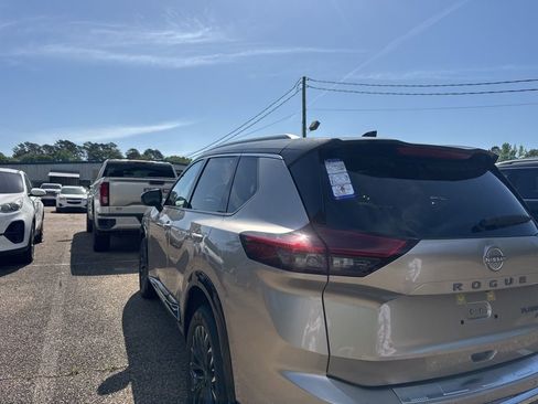 New 2026 Nissan Rogue Platinum w/ Platinum Premium Package AWD/4WD image 4