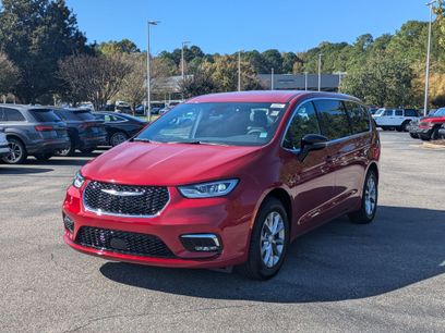 New 2026 Chrysler Pacifica Select