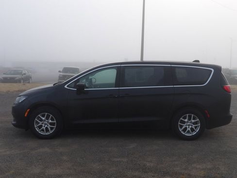 Used 2023 Chrysler Voyager LX image 1