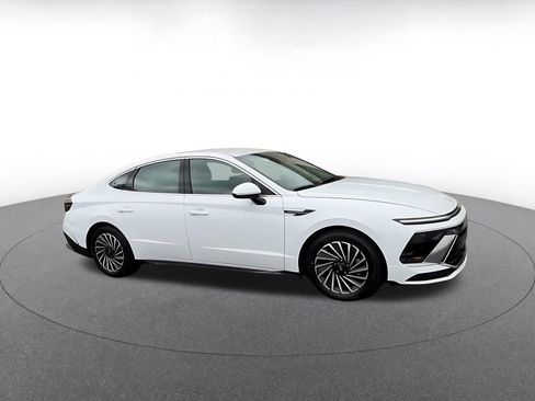 Used 2025 Hyundai Sonata SEL FWD image 2