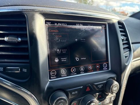 Used 2018 Jeep Grand Cherokee Limited image 33