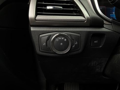 Used 2019 Ford Fusion SE FWD image 22