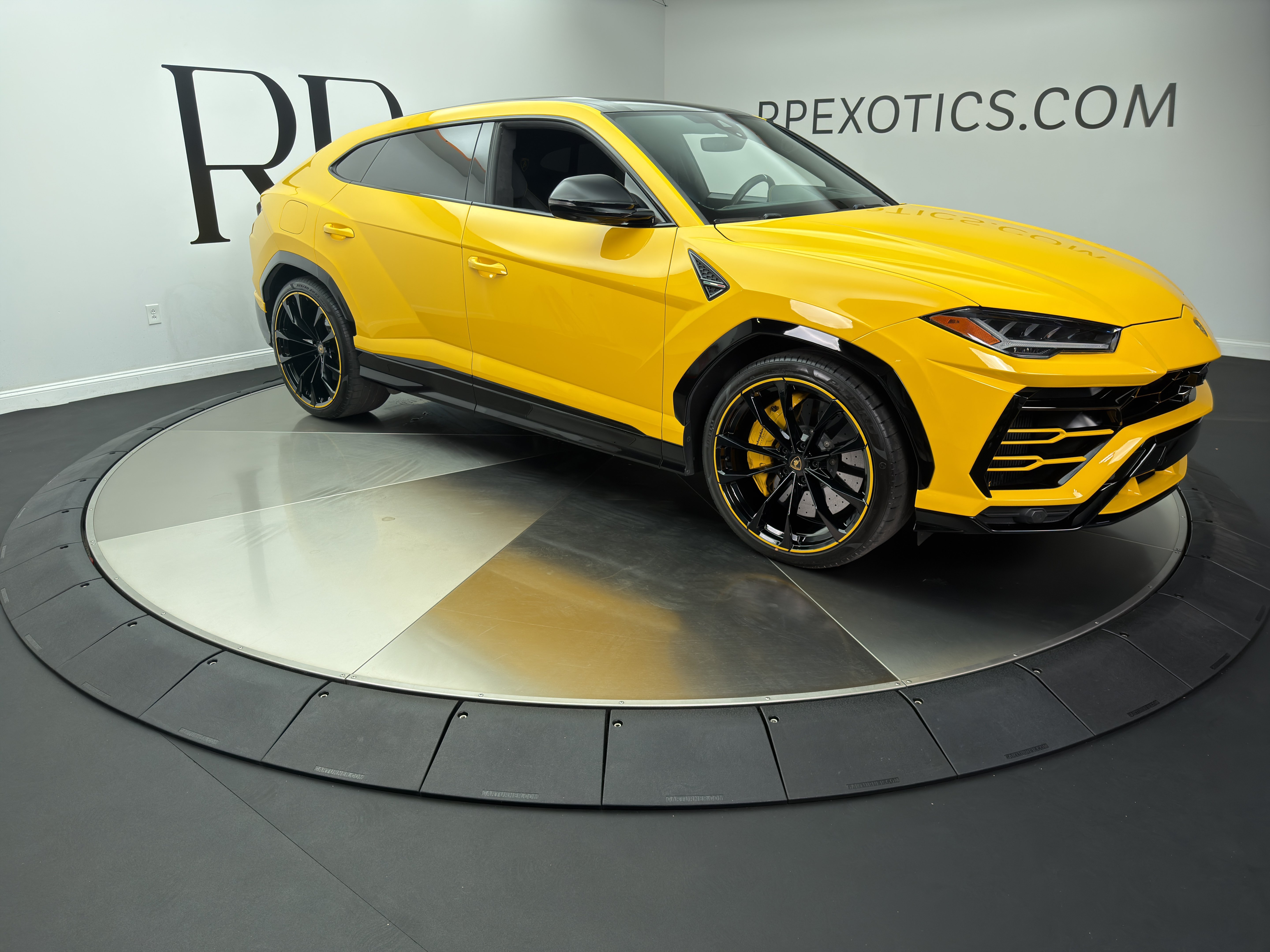 Used 2021 Lamborghini Urus AWD/4WD image 8