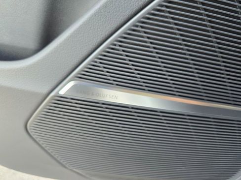 Used 2025 Audi Q8 Premium Plus image 36