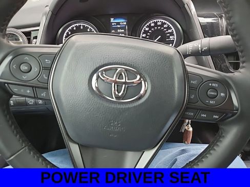 Used 2024 Toyota Camry SE image 9