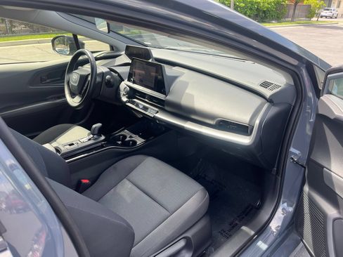 Used 2024 Toyota Prius LE FWD image 29