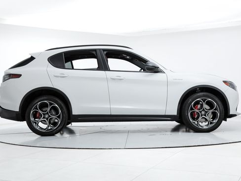 New 2026 Alfa Romeo Stelvio Sprint w/ Convenience Package AWD/4WD image 6