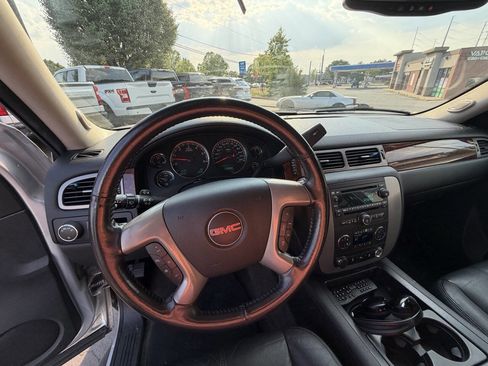 Used 2014 GMC Yukon XL SLT w/ SLT-2 Equipment Package RWD image 14