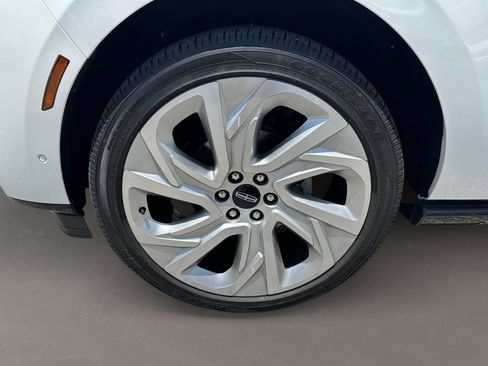 Used 2025 Lincoln Navigator L Reserve AWD/4WD image 10
