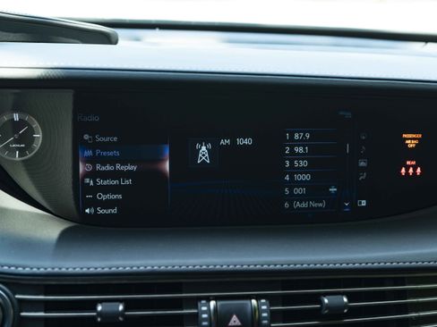 Used 2019 Lexus LS 500 F Sport w/ Accessory Package (Z2) AWD/4WD image 31