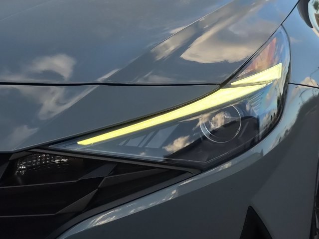 Used 2023 Hyundai Elantra SEL w/ Convenience Package FWD image 10