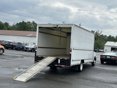 Used 2021 GMC Savana 3500 Extended w/ Power Convenience Package RWD image 21