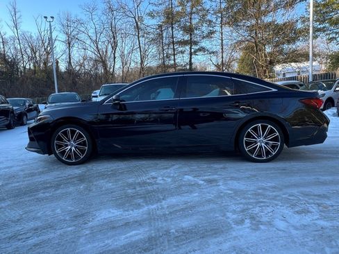 Used 2019 Toyota Avalon XSE image 3