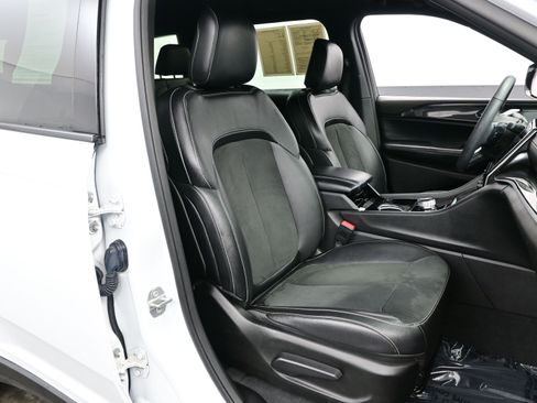 Used 2023 Jeep Grand Cherokee L Laredo image 13