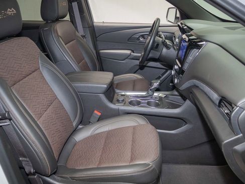 Used 2023 Chevrolet Traverse High Country AWD/4WD image 16