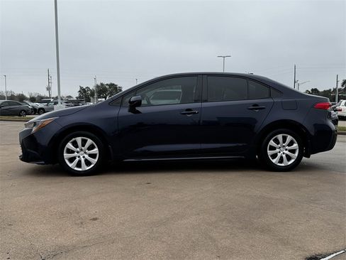 Used 2025 Toyota Corolla LE image 6