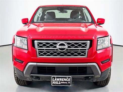 Used 2023 Nissan Frontier SV image 2