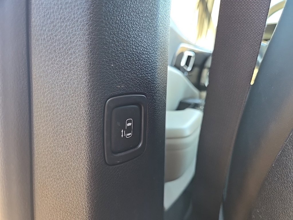Certified 2024 Kia Carnival EX FWD image 33