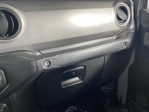 Used 2022 Jeep Gladiator Sport AWD/4WD image 31