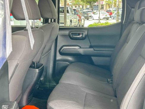 Used 2018 Toyota Tacoma TRD Sport w/ Technology Package RWD image 18