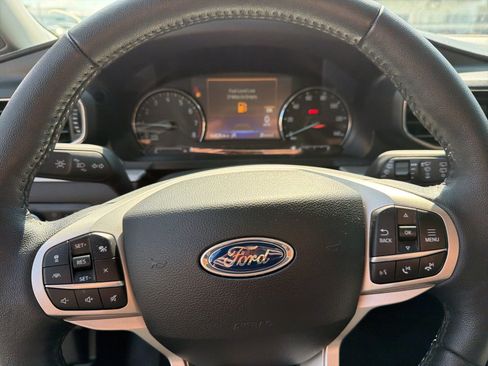 Used 2024 Ford Explorer XLT w/ Equipment Group 202A RWD image 27