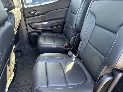 Used 2023 GMC Acadia SLT w/ Elevation Edition image 21