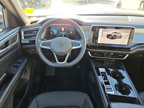 Certified 2024 Volkswagen Atlas Cross Sport SE image 8