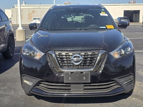 Used 2020 Nissan Kicks SR image 2