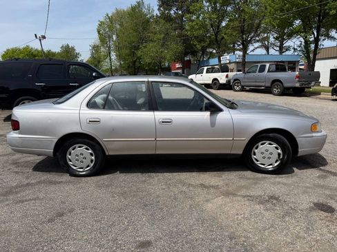 Used 1996 Toyota Camry LE FWD image 4