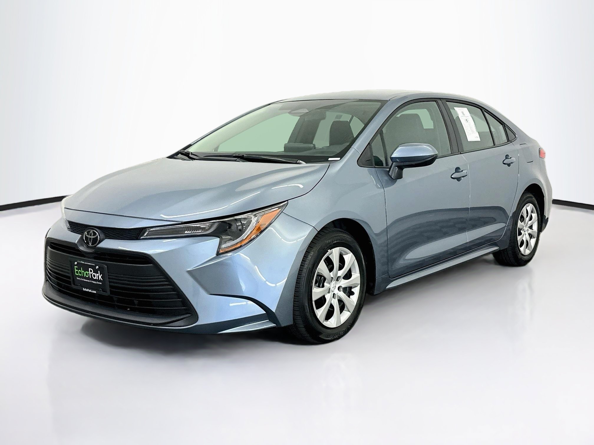 Used 2026 Toyota Corolla LE FWD image 3