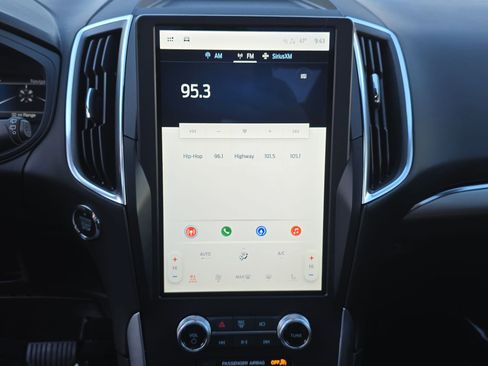 Used 2024 Ford Edge Titanium w/ Titanium Elite Package image 27