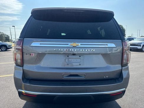 Used 2022 Chevrolet Suburban LT RWD image 5