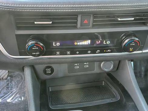 Used 2024 Nissan Rogue SV FWD image 13