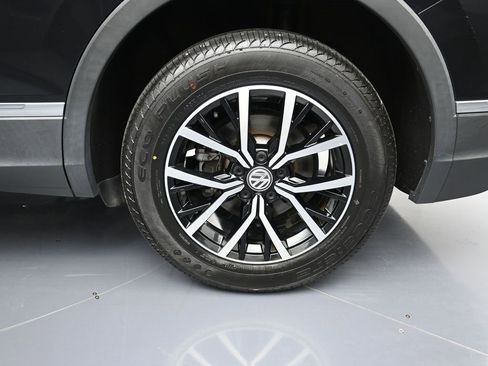 Used 2021 Volkswagen Tiguan SE image 9