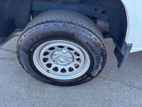 Used 2023 Chevrolet Colorado W/T image 33