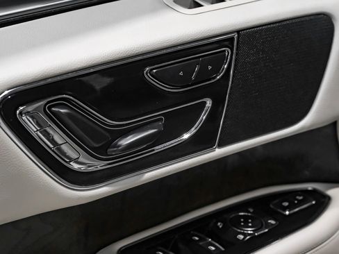 Used 2018 Lincoln Navigator Select w/ Technology Package image 43