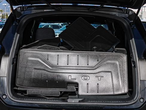 Used 2025 Honda Pilot Sport image 26