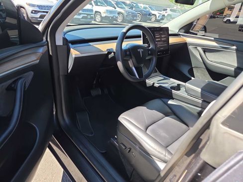 Used 2024 Tesla Model Y Long Range AWD/4WD image 10